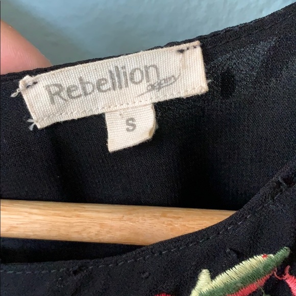 EMBROILED BLACK RUFFLED  BLOUSE - Picture 5 of 5